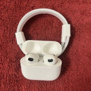 Apple AirPods 3 Wireless Bluetooth Headphones Ear Buds 3rd Generation